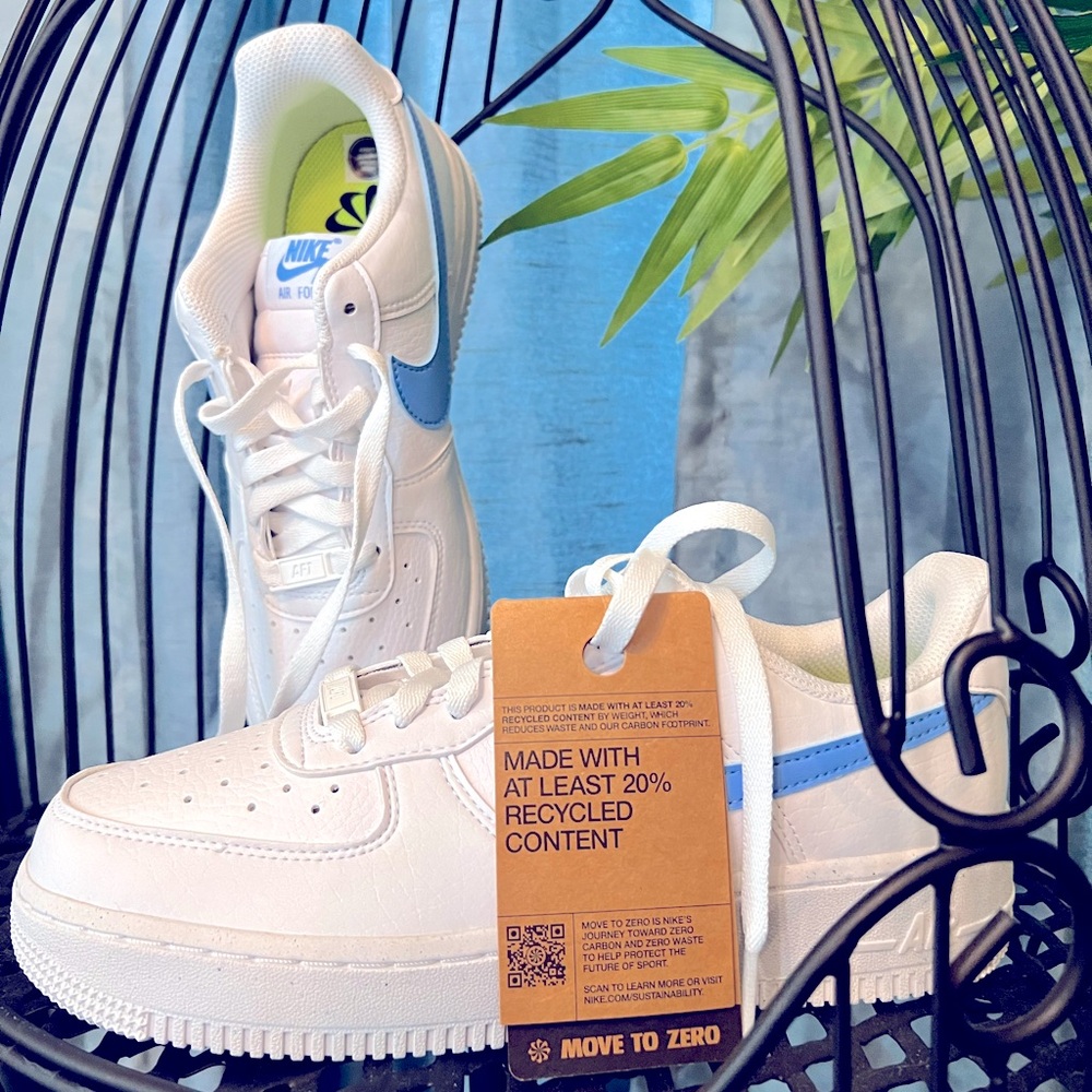 NEW - Sz 7.5 - Women’s Nike Air Force 1 07 - White/University Blue